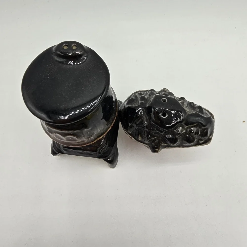 Vintage Ceramic Pot Belly Stove Coal Bucket Salt & Pepper Shakers Cottagecore